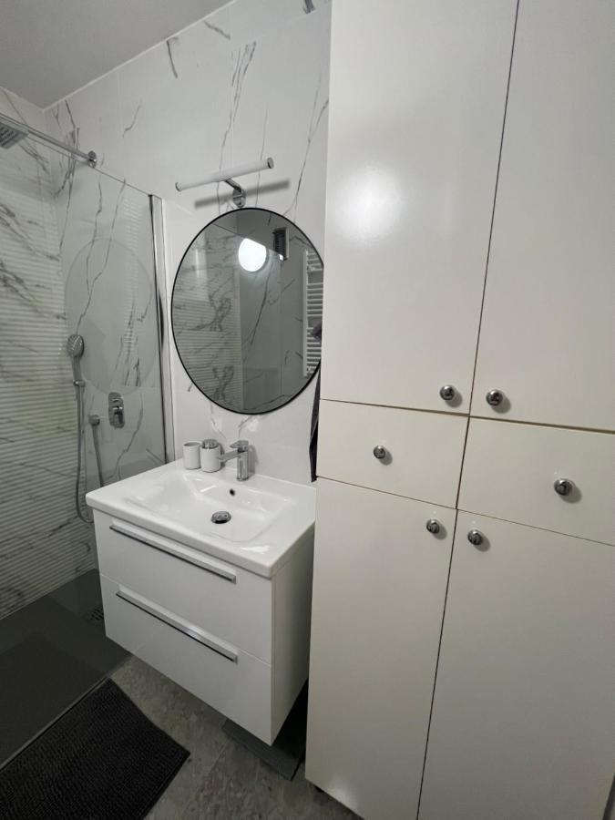 City Center Apartment Twiggy Макарска Экстерьер фото