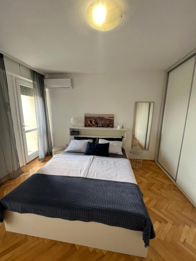 City Center Apartment Twiggy Макарска Экстерьер фото