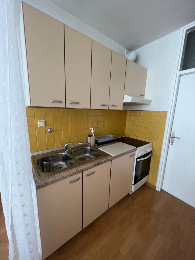 City Center Apartment Twiggy Макарска Экстерьер фото