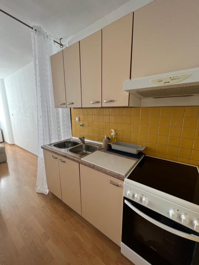 City Center Apartment Twiggy Макарска Экстерьер фото